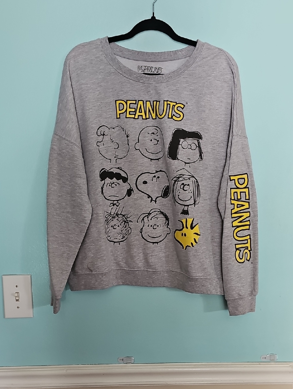 Womens/ Jrs Peanuts Gray Sweatshirt with Yellow Logo & Accents